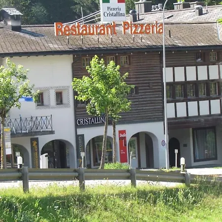 Apartment Alpine Retreat: Ski-in Access With Wellness Amenities *