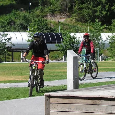 With Indoor And Outside Pool, Sauna, 200 Meter To Lift , Fitnessroom, Tennis Place, Joyroom, Parkstadion Reserve アパート *