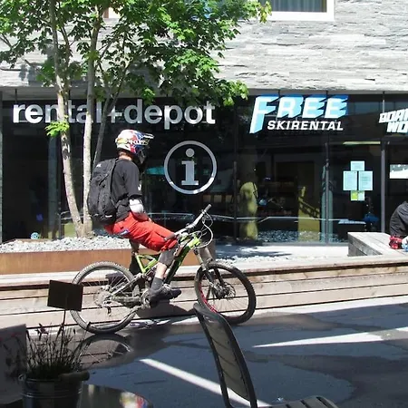 Lejlighed With Indoor And Outside Pool, Sauna, 200 Meter To Lift , Fitnessroom, Tennis Place, Joyroom, Parkstadion Reserve Laax