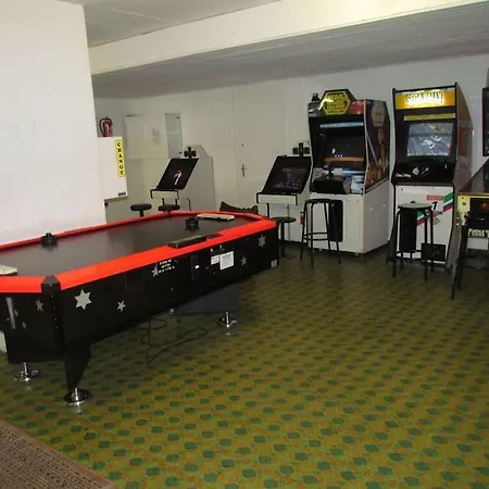 アパート With Indoor And Outside Pool, Sauna, 200 Meter To Lift , Fitnessroom, Tennis Place, Joyroom, Parkstadion Reserve