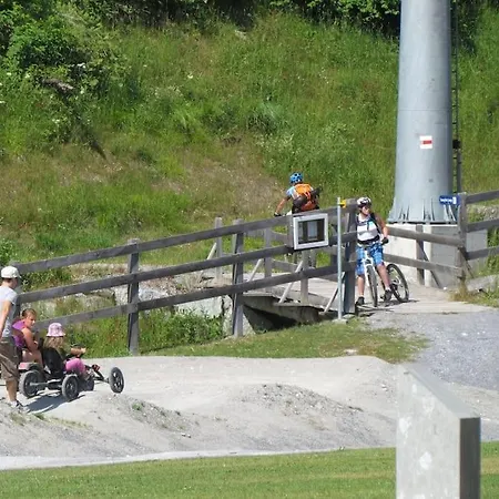 Apartment Alpine Retreat: Ski-in Access With Wellness Amenities