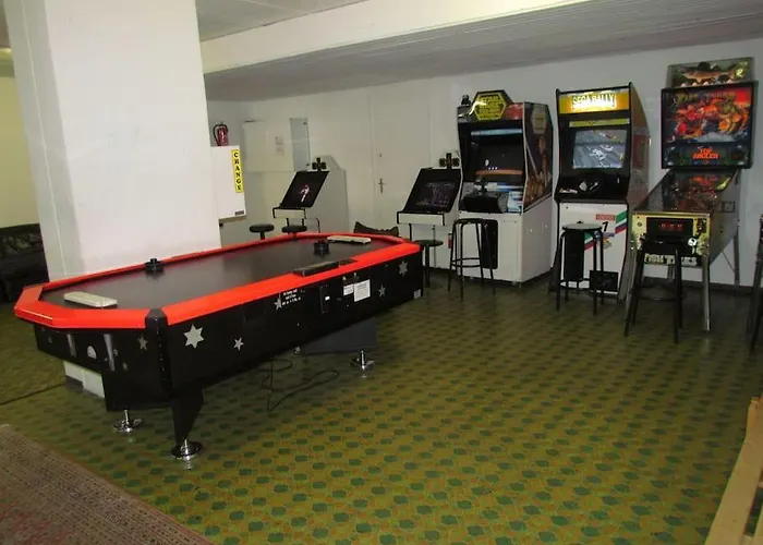 Апартаменты With Indoor And Outside Pool, Sauna, 200 Meter To Lift , Fitnessroom, Tennis Place, Joyroom, Parkstadion Reserve